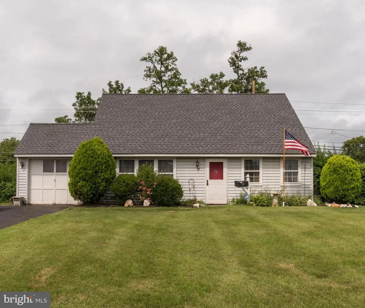 77 Cardinal Rd, Levittown, PA 19057 - #1