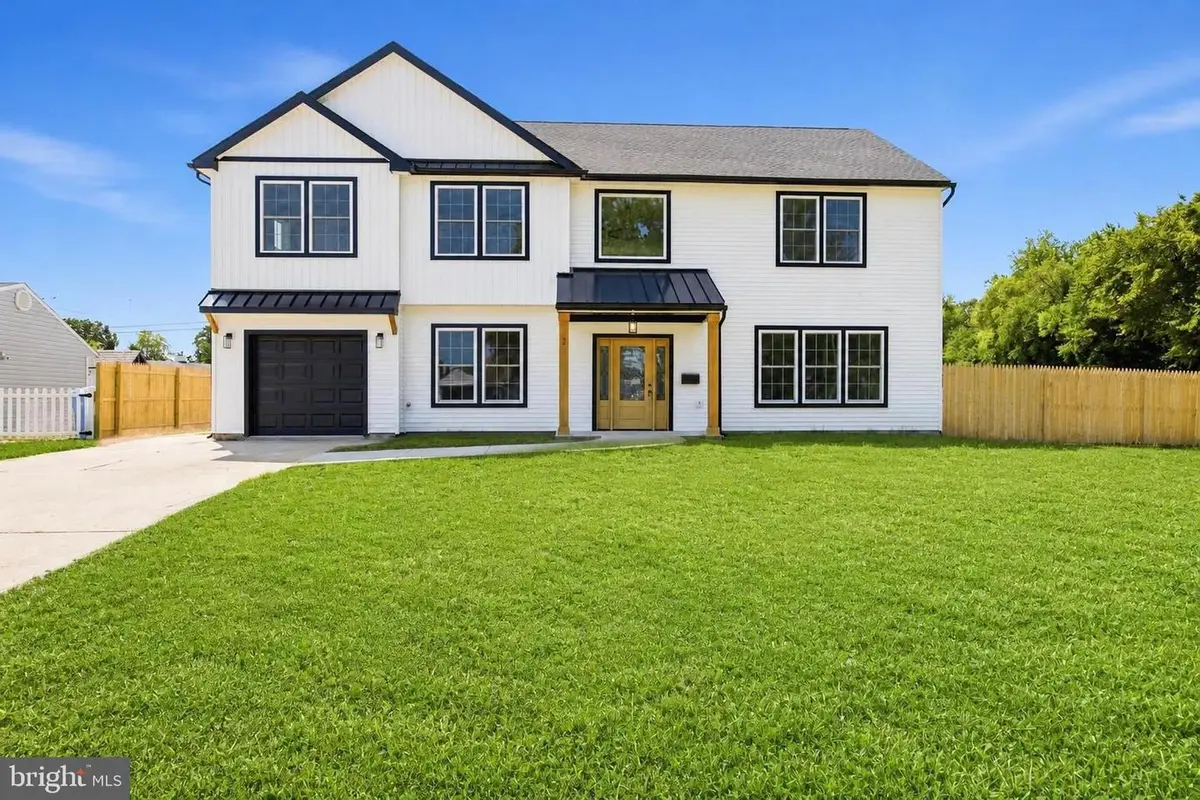 2 Schoolhouse Ln, Levittown, PA 19055 - #1