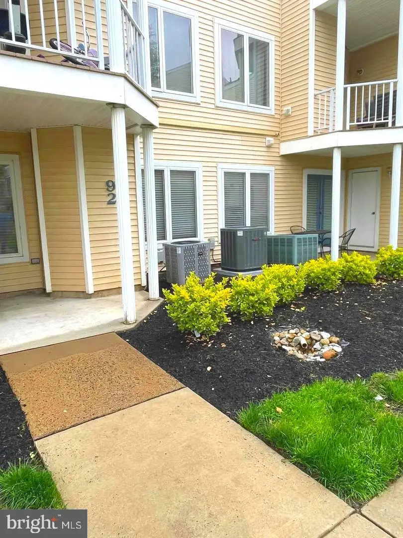92 Catherine Ct, Levittown, PA 19057 - #3
