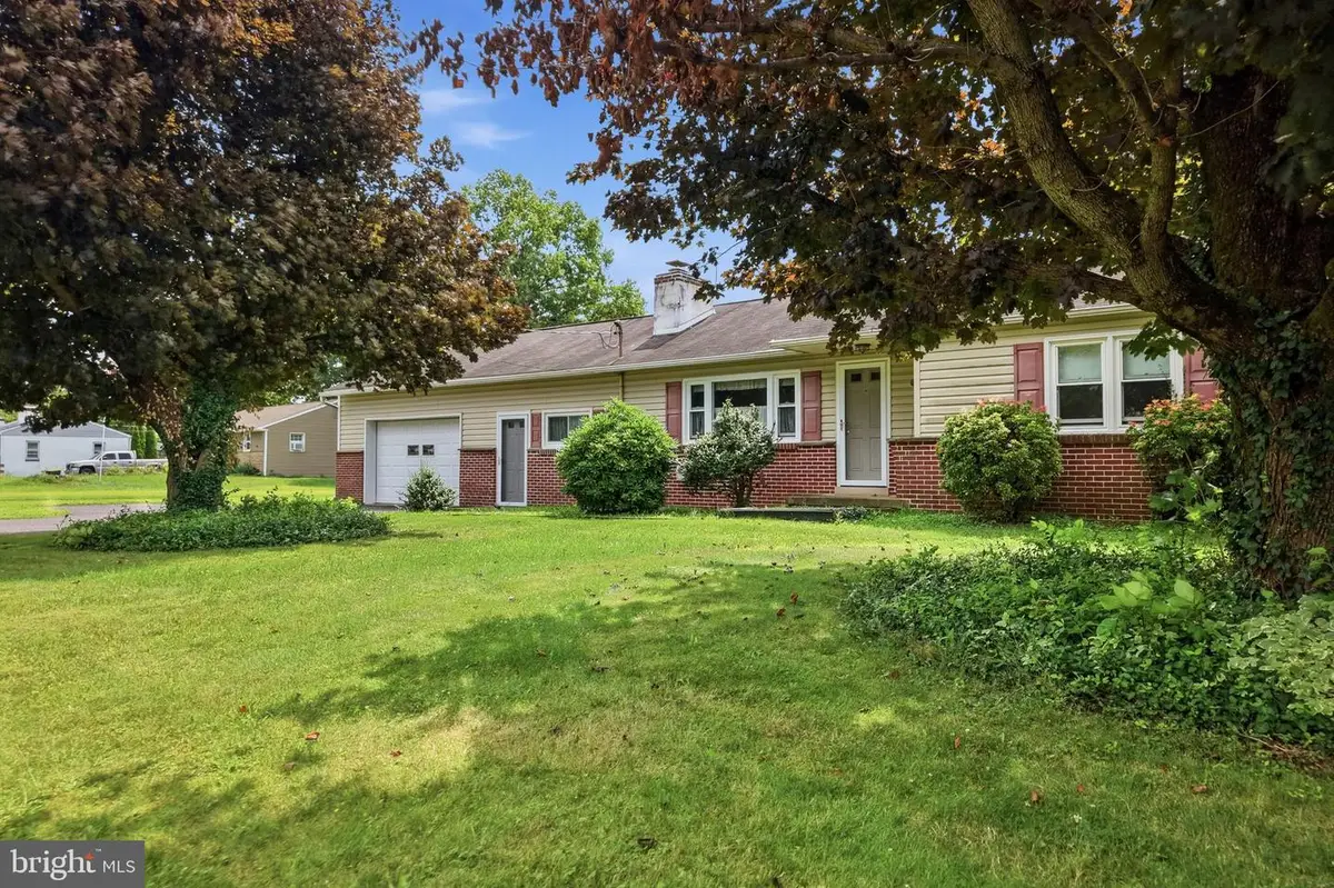 105 N Ridge Rd, Perkasie, PA 18944 - #1