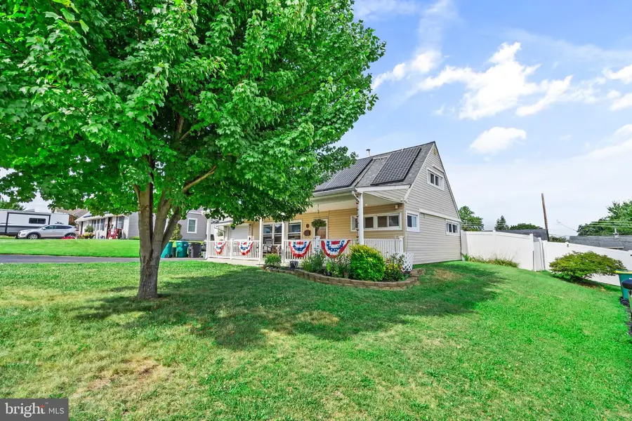 16 Canoebirch Rd, Levittown, PA 19057 - #3