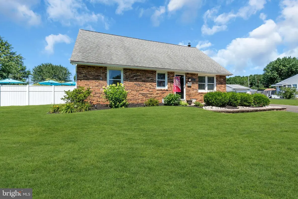 1011 New Chestnut St, Bristol, PA 19007 - #1