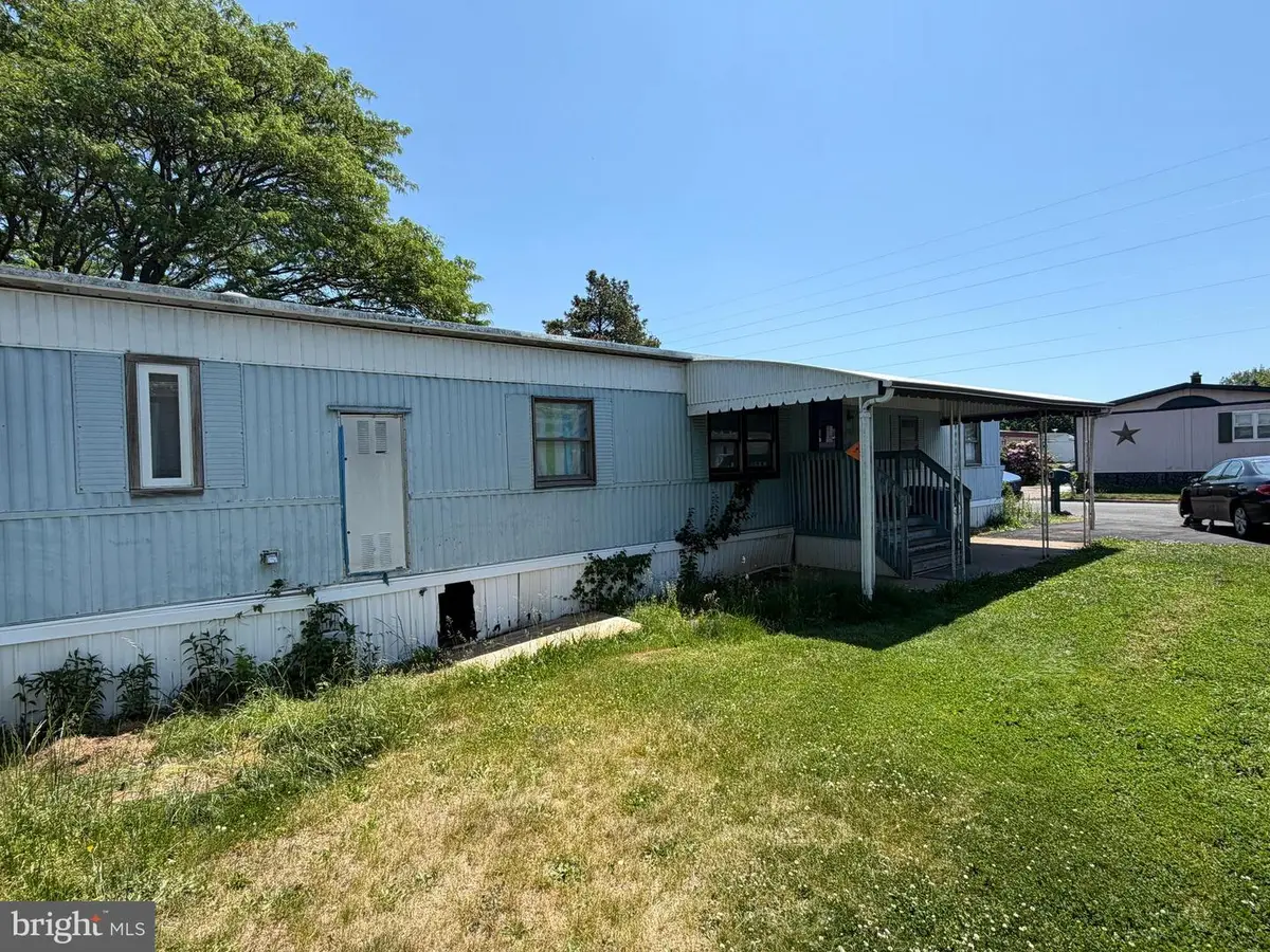 7612 Hunter Dr, Morrisville, PA 19067 - #1
