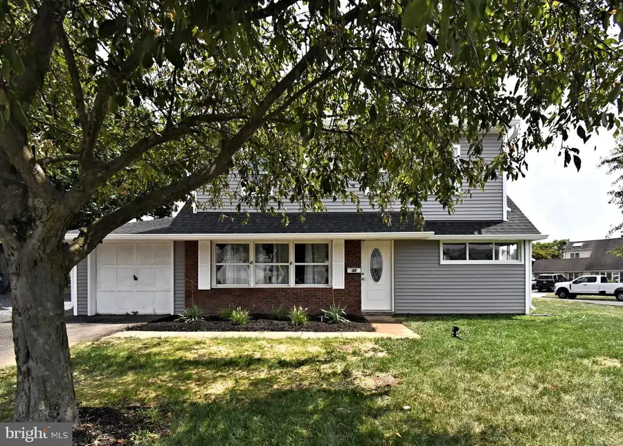 38 Candle Rd, Levittown, PA 19057 - #2
