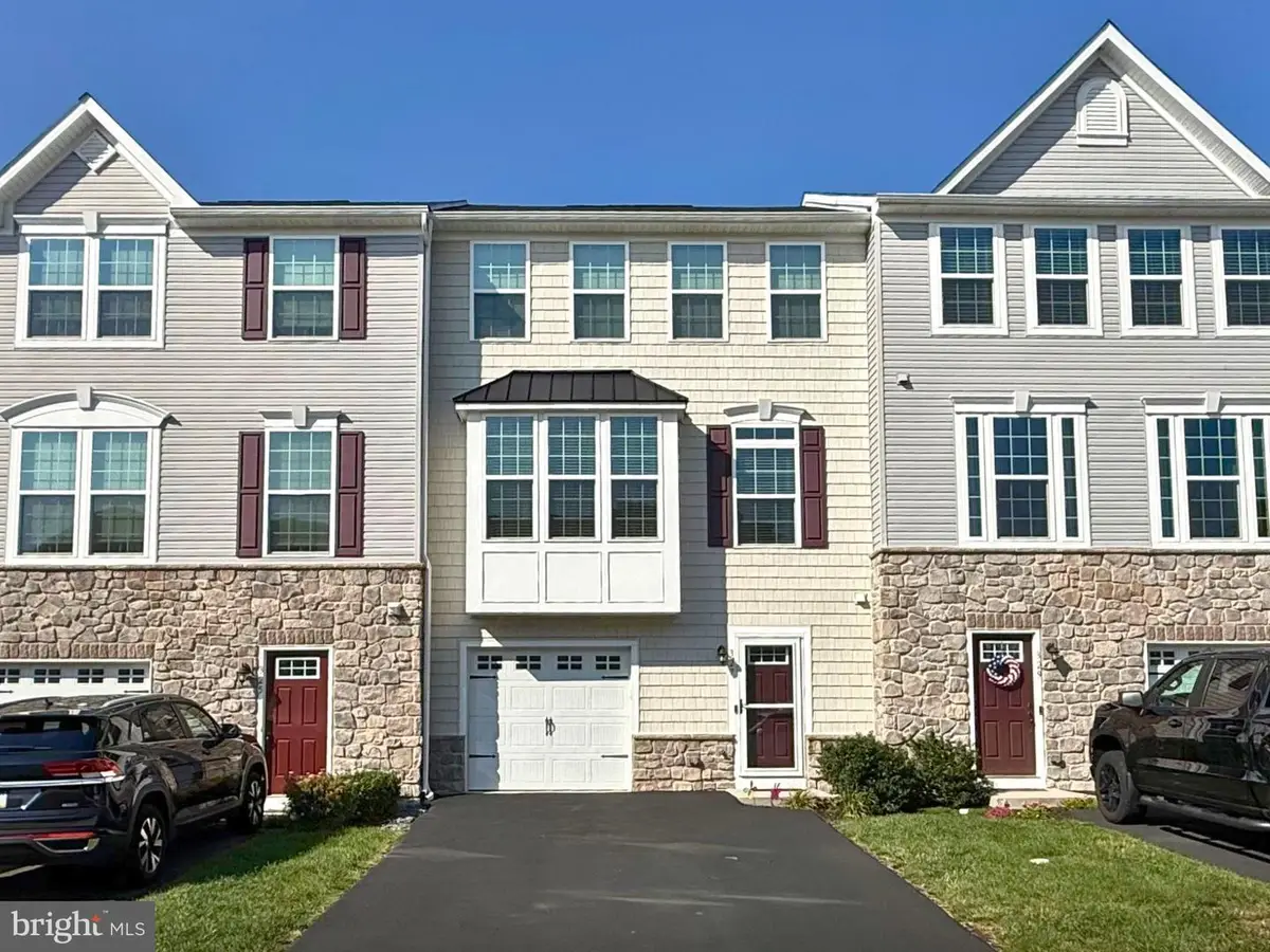 327 Pin Oak Ln, Perkasie, PA 18944 - #1
