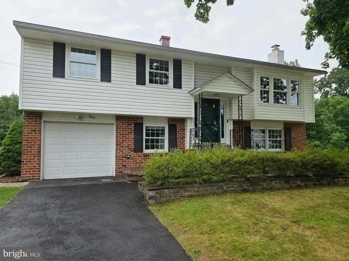 566 Delvale Rd, Yardley, PA 19067 - #1