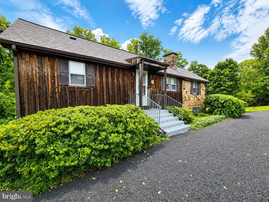 10 W Butler Ave, Doylestown, PA 18901 - #2