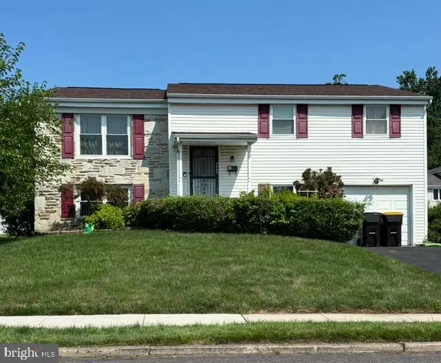 3242 Parkview Dr, Bensalem, PA 19020 - #1