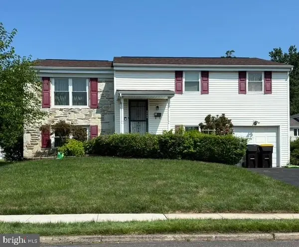 3242 Parkview Dr, BENSALEM, PA 19020