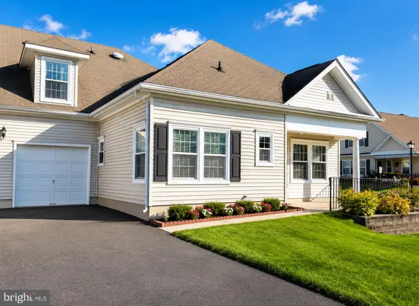 52 Avenrowe Ct, FAIRLESS HILLS, PA 19030