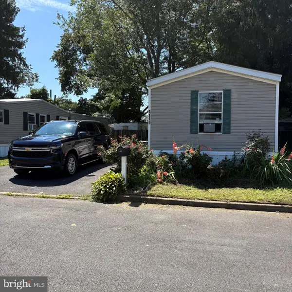 4115 Davis Dr, MORRISVILLE, PA 19067