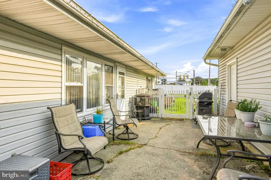 6 Idlewild Rd, Levittown, PA 19057 - #2