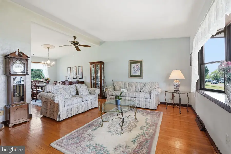425 Shallcross Rd, Southampton, PA 18966 - #2