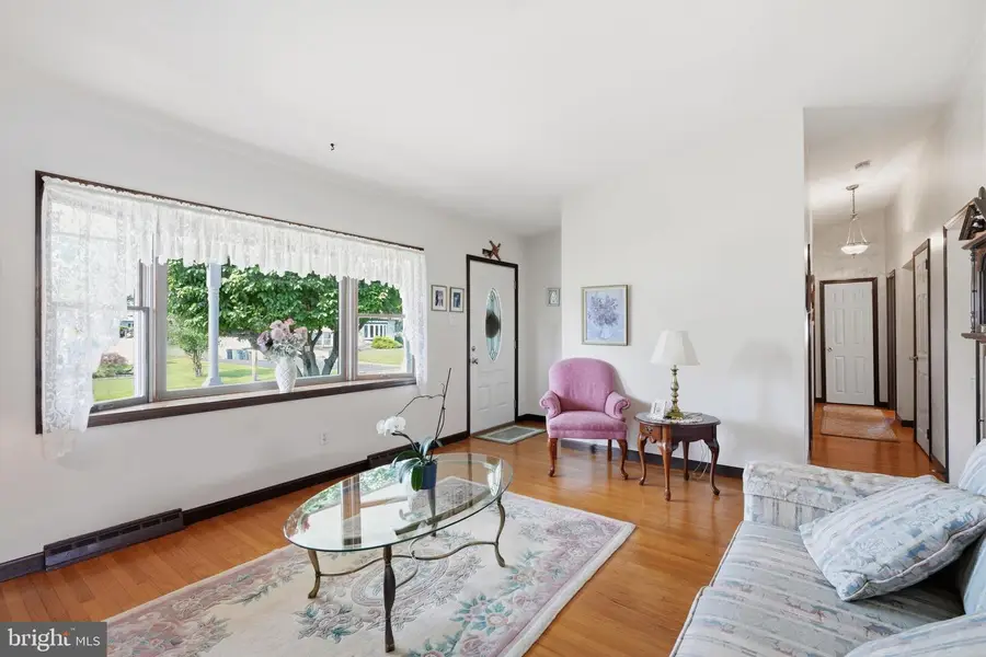 425 Shallcross Rd, Southampton, PA 18966 - #3