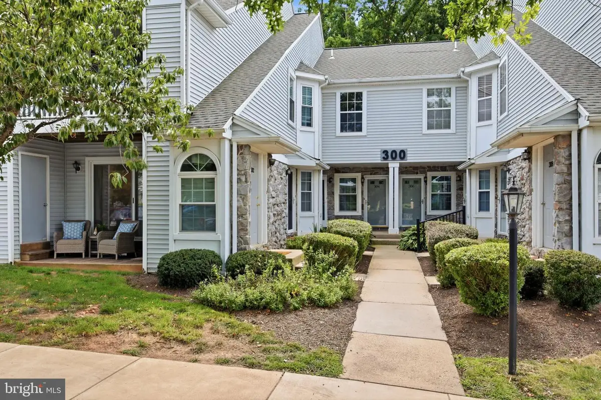 301 Mews Dr, Sellersville, PA 18960 - #1
