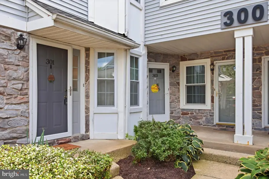 301 Mews Dr, Sellersville, PA 18960 - #2