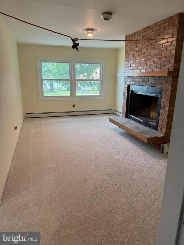 19 Vicar Ln, LEVITTOWN, PA 19054