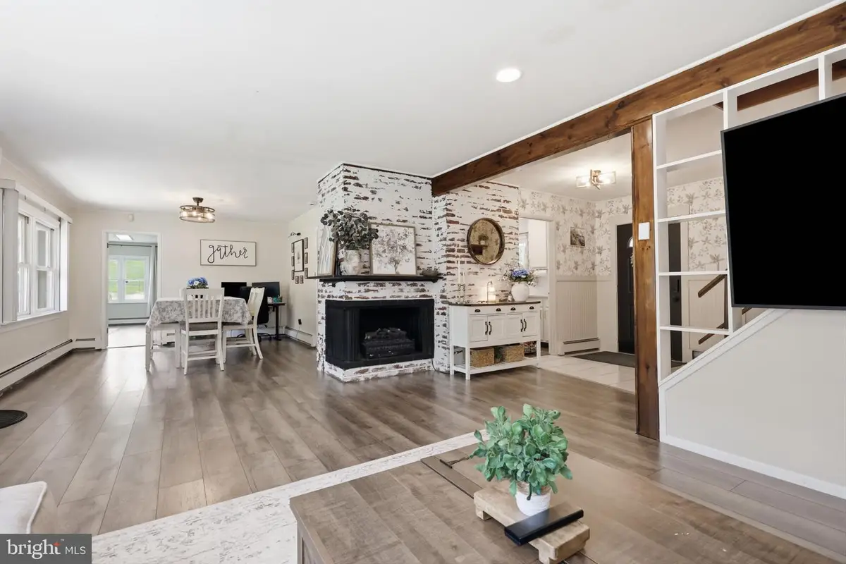 201 Snowball Dr, Levittown, PA 19056 - #1