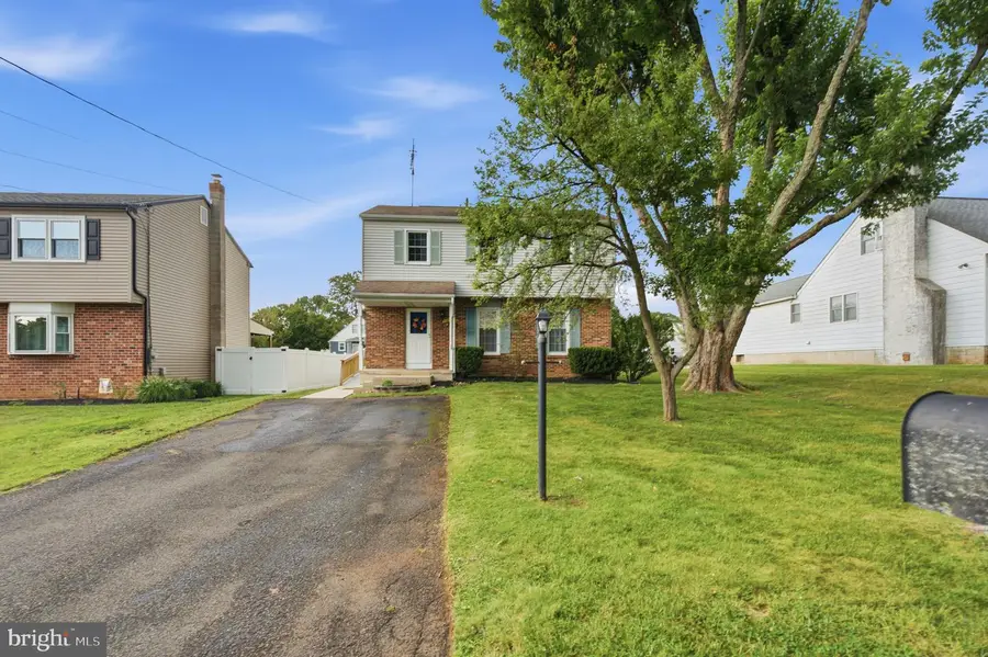 325 Cedar St, Warminster, PA 18974 - #2