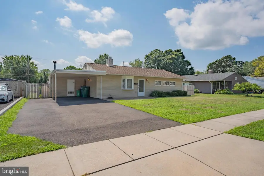 32 Young Birch Rd, Levittown, PA 19057 - #2