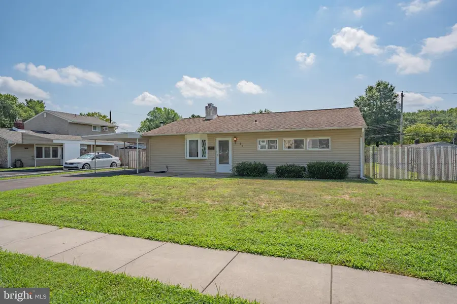 32 Young Birch Rd, Levittown, PA 19057 - #3