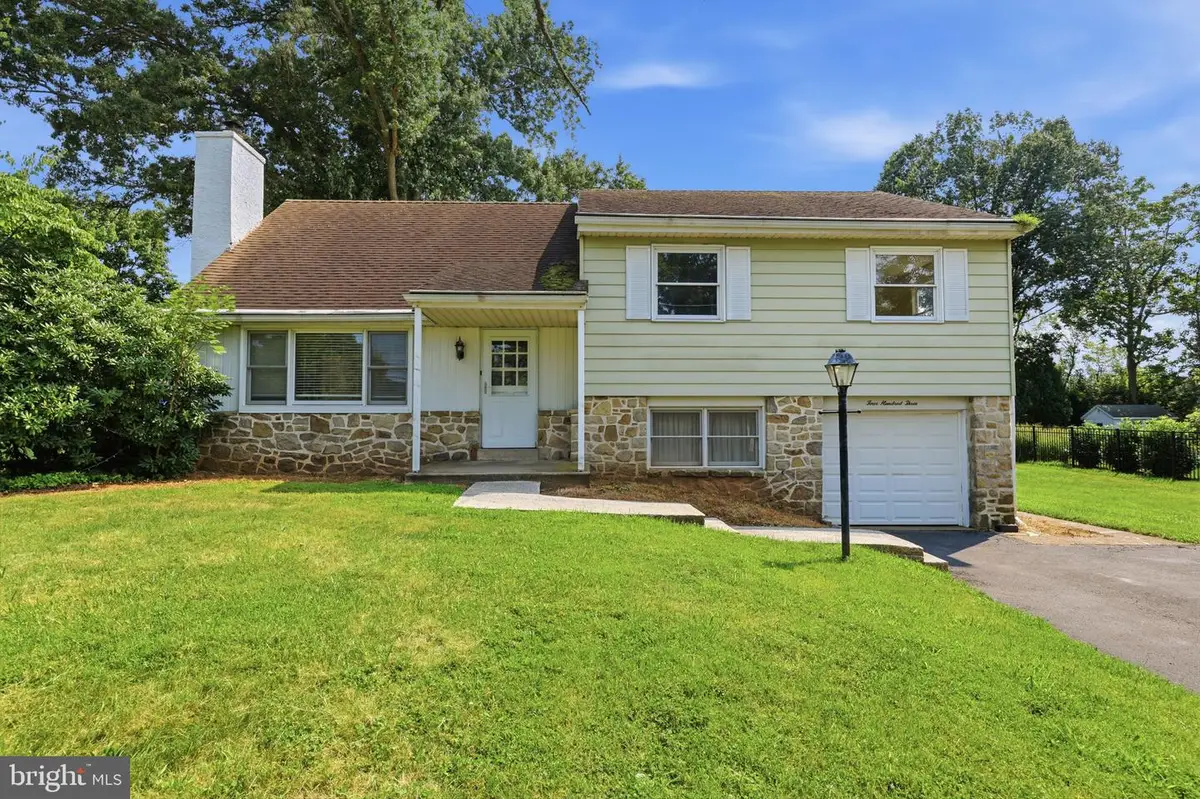 403 Merion Dr, Newtown, PA 18940 - #1