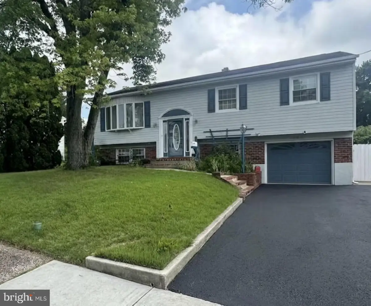 445 Patton Dr, Warminster, PA 18974 - #1