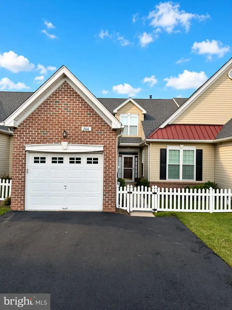 206 Dorchester Dr, Sellersville, PA 18960 - #1