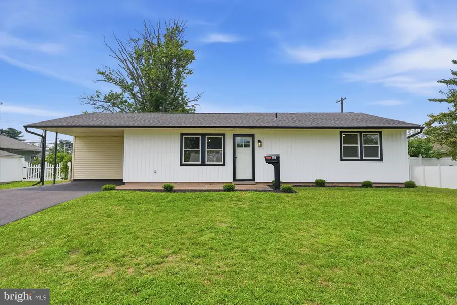 27 Lakeside Dr #w, Levittown, PA 19054 - #2