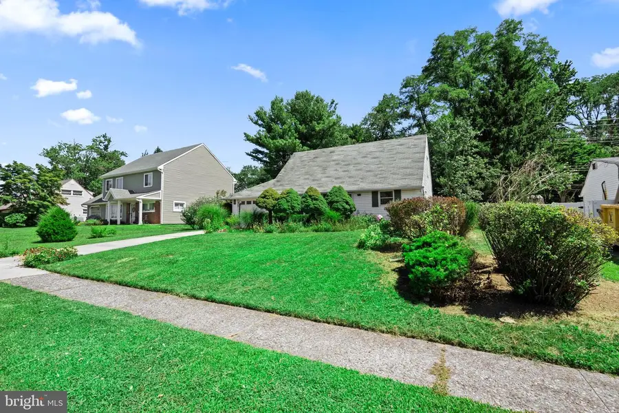 48 Towpath Rd, Levittown, PA 19056 - #2