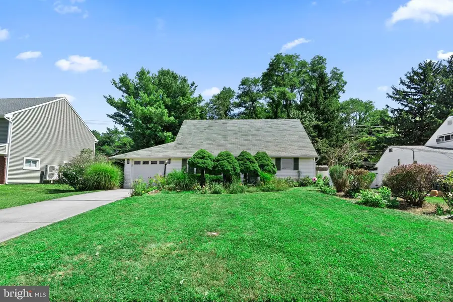 48 Towpath Rd, Levittown, PA 19056 - #3