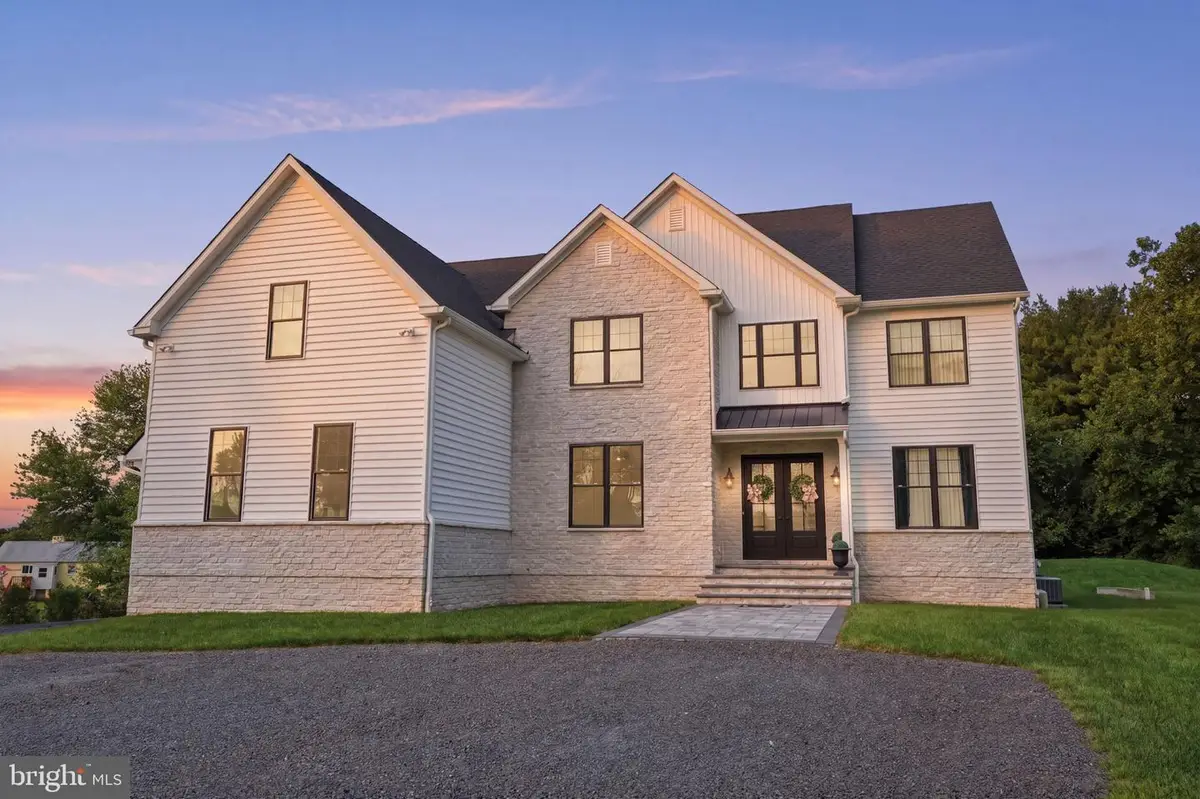 2640 Windy Bush Rd, Newtown, PA 18940 - #1