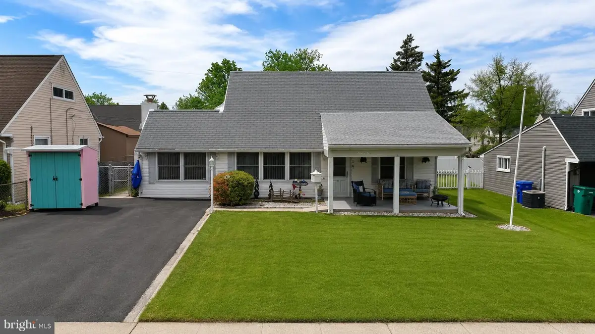 31 Micahill Rd, Levittown, PA 19056 - #1