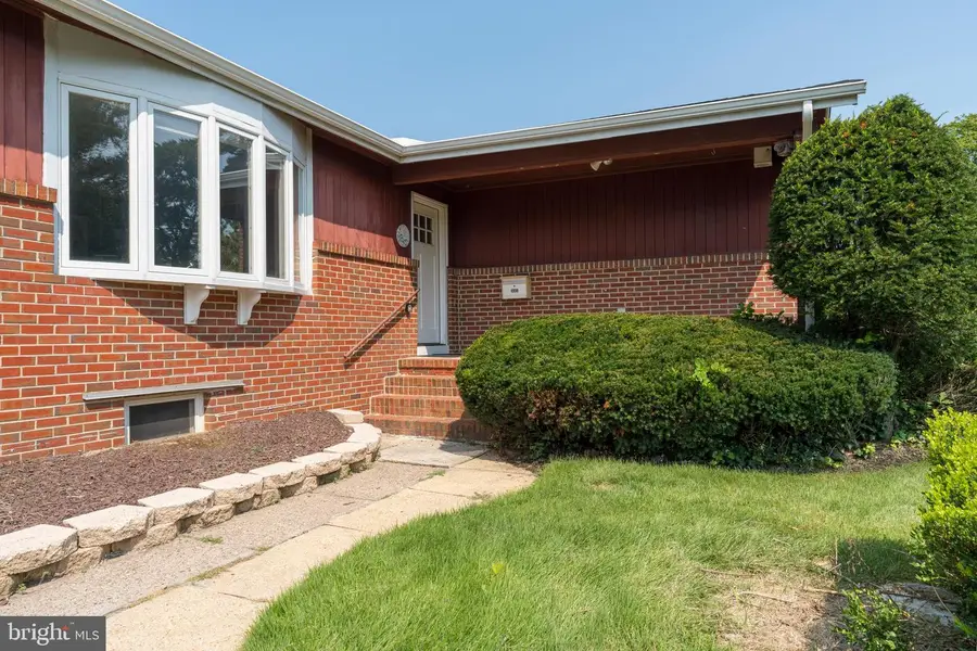 331 Hamilton Blvd, Morrisville, PA 19067 - #2