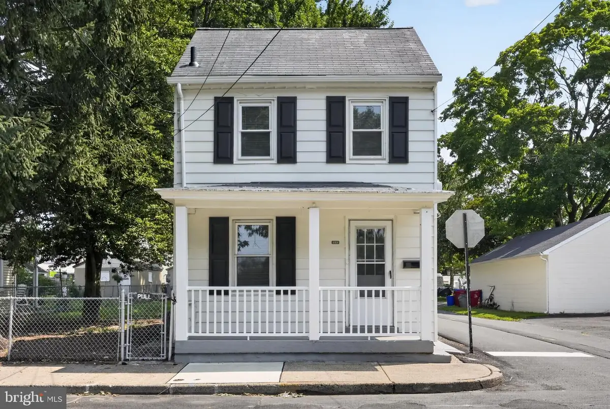517 Maple St, Bristol, PA 19007 - #1