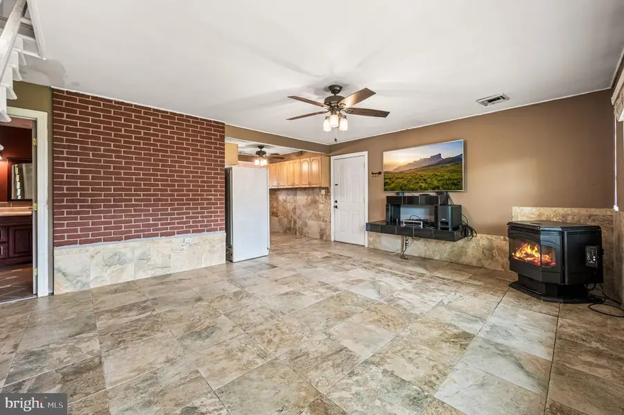 26 Inlet Rd, Levittown, PA 19057 - #2