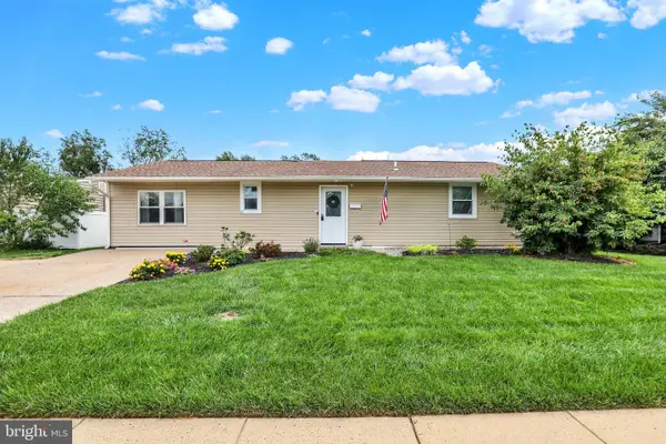 42 Burning Bush Ln, LEVITTOWN, PA 19054