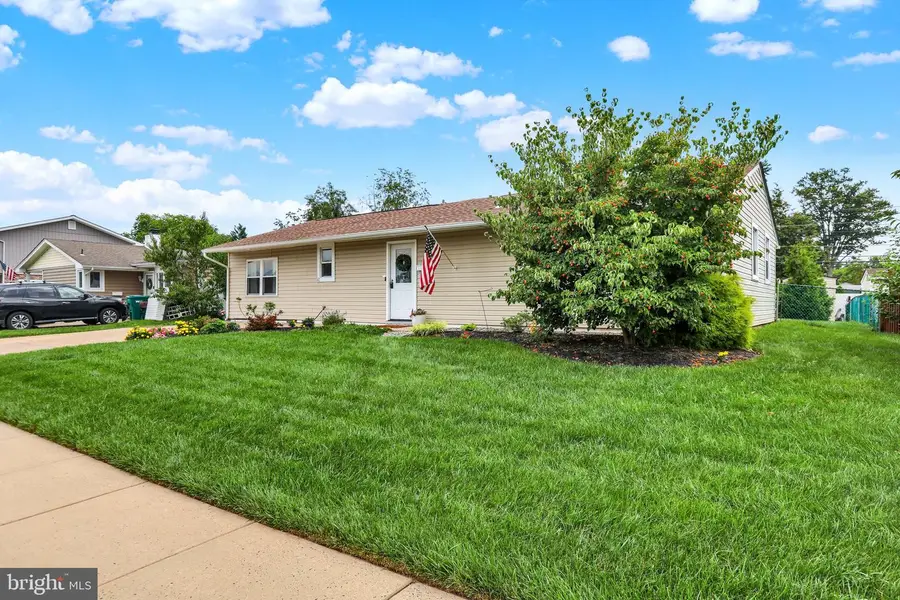 42 Burning Bush Ln, Levittown, PA 19054 - #2