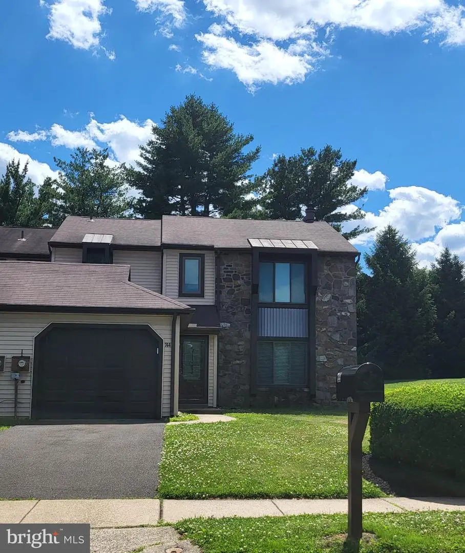744 Newbury Ct, Southampton, PA 18966 - #1