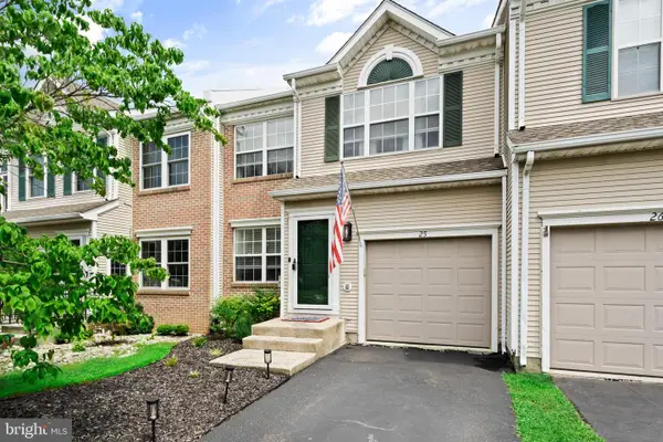 25 Sparrow Walk, NEWTOWN, PA 18940