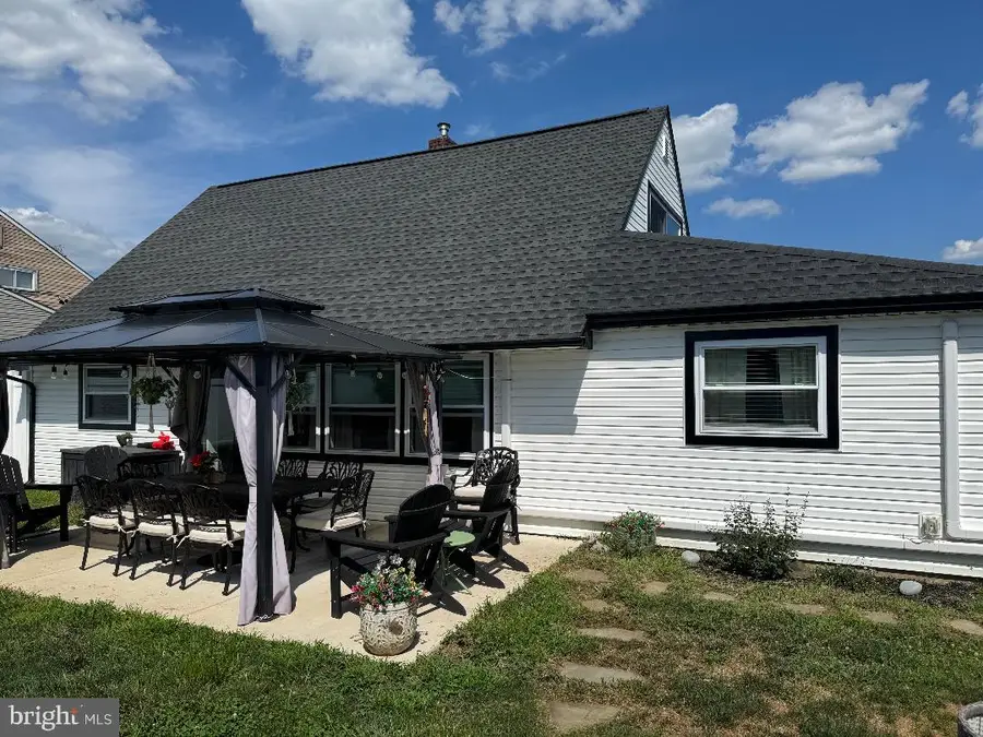 57 Greenbrier Rd, Levittown, PA 19057 - #3