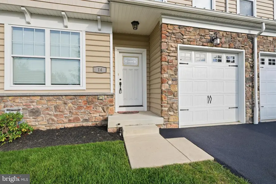 14 Ella Cir, Huntingdon Valley, PA 19006 - #3
