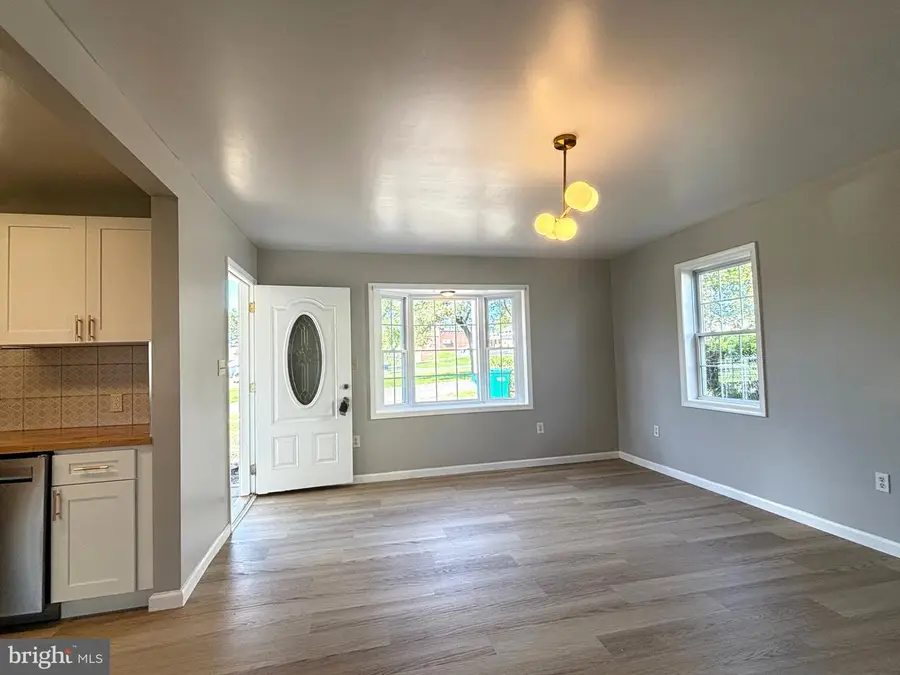 103 Holly Dr, Levittown, PA 19055 - #2