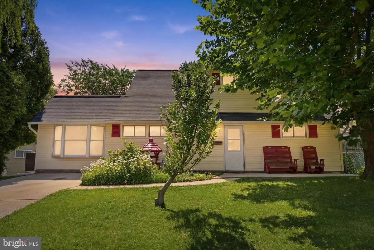 407 Holly Dr, Levittown, PA 19055 - #1