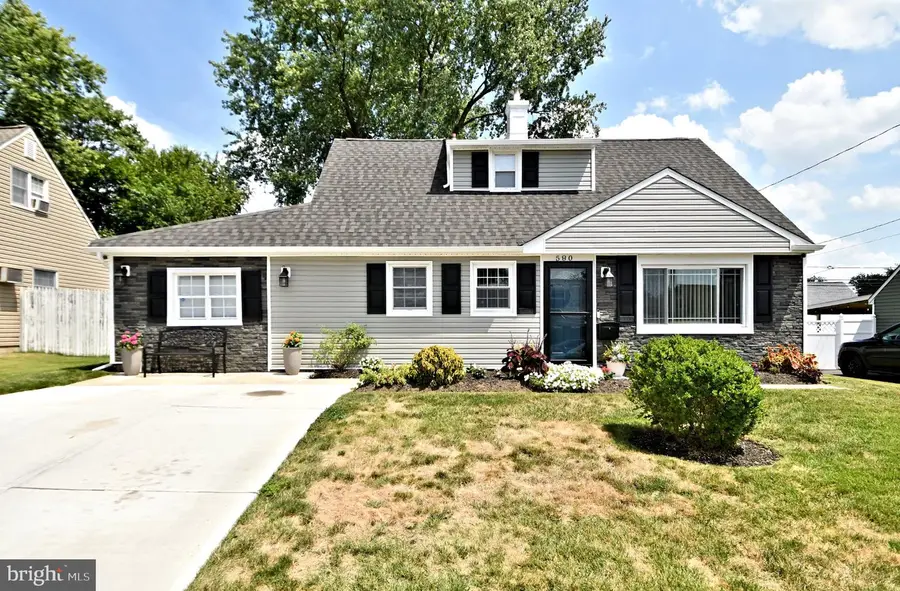 580 Carlisle Dr, Morrisville, PA 19067 - #2