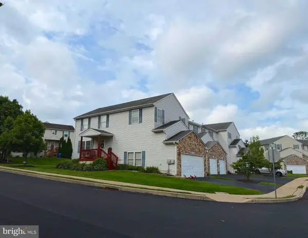 2446 Greenview Commons, QUAKERTOWN, PA 18951