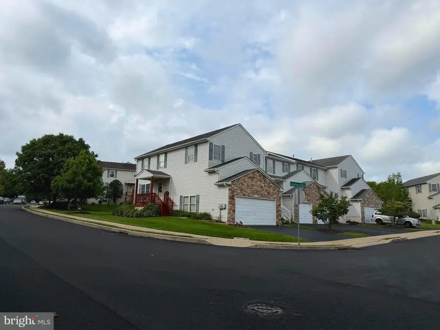 2446 Greenview Commons, Quakertown, PA 18951 - #2