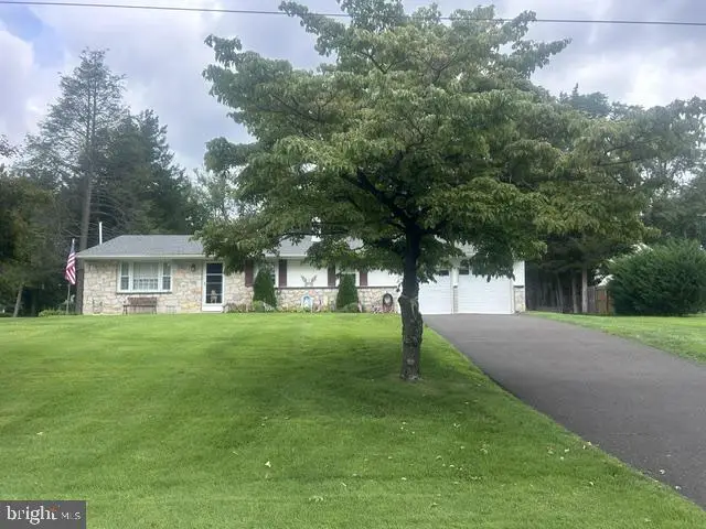 15 Robin Rd, Holland, PA 18966 - #1