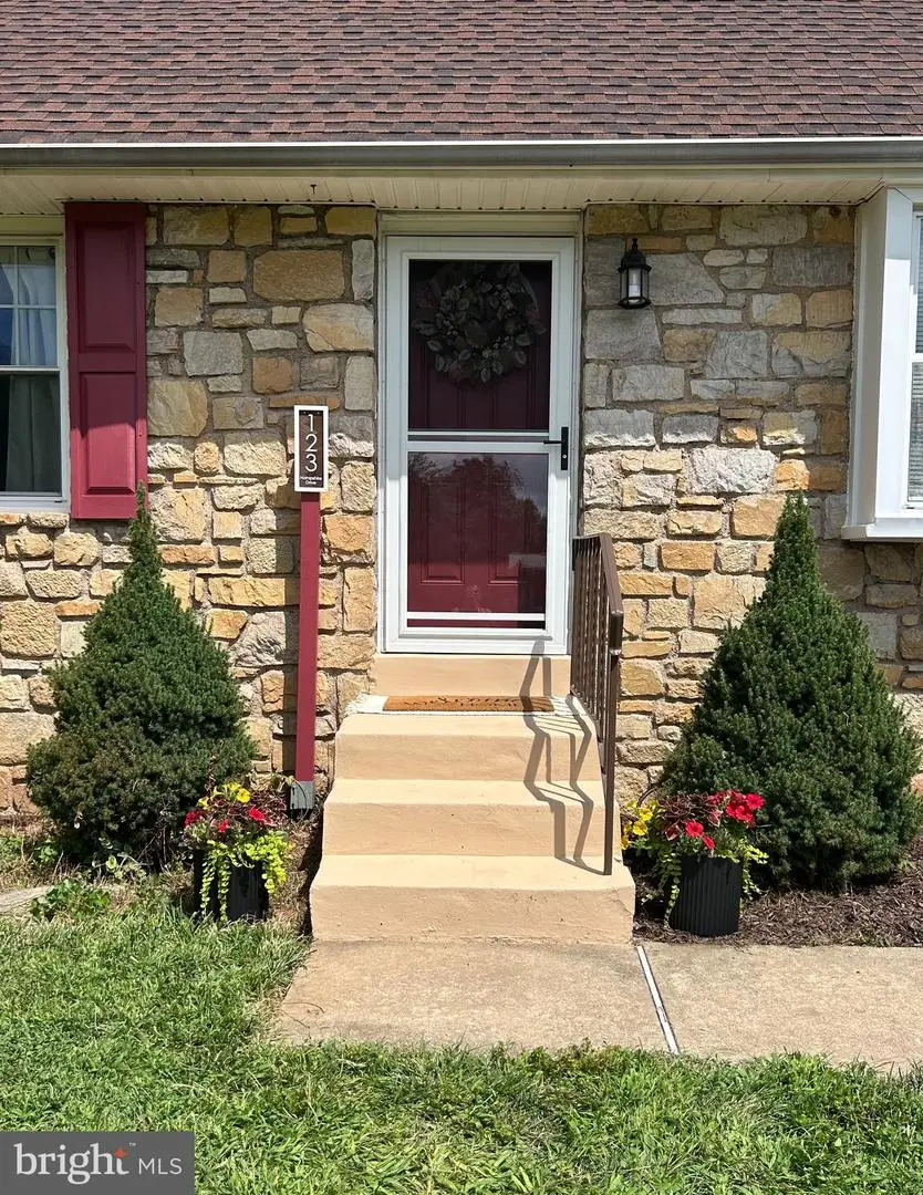123 Hampshire Dr, Chalfont, PA 18914 - #3