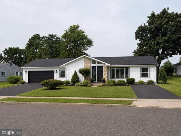521 Parkway Dr, FAIRLESS HILLS, PA 19030